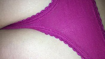 Video porno en HD, Yo en tanga rosa esperando que me follen